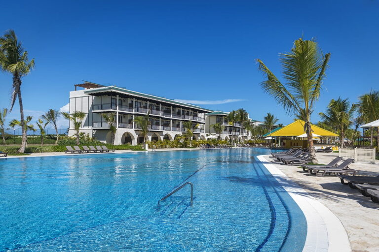 OEF Piscina - El Beso (4)